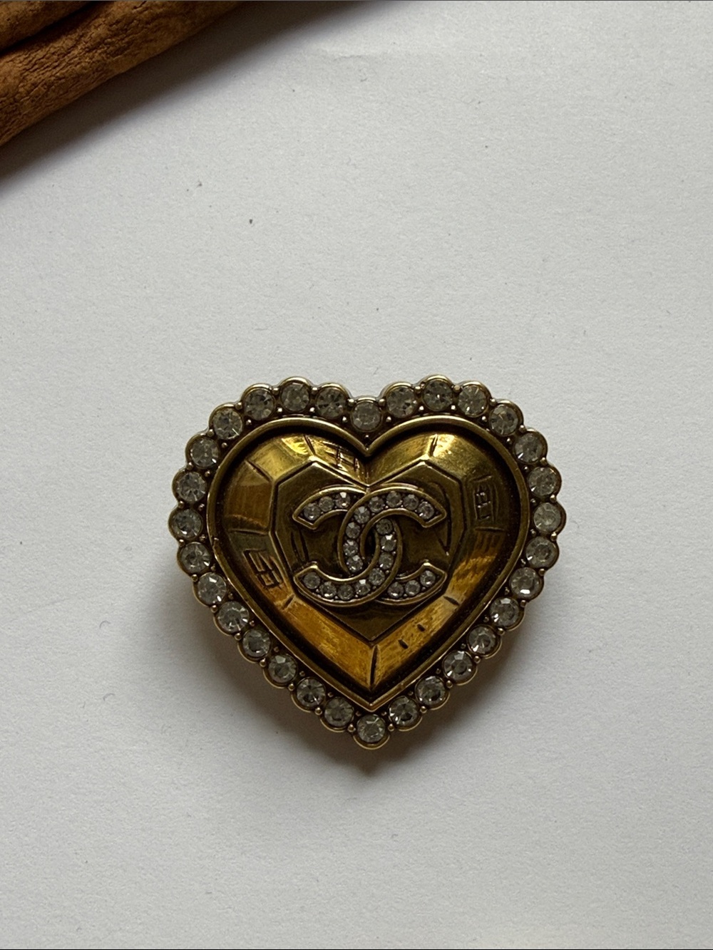 Fashion designer Gold-Tone Heart Brooch with Crystal Accents - Picture 4 of 7